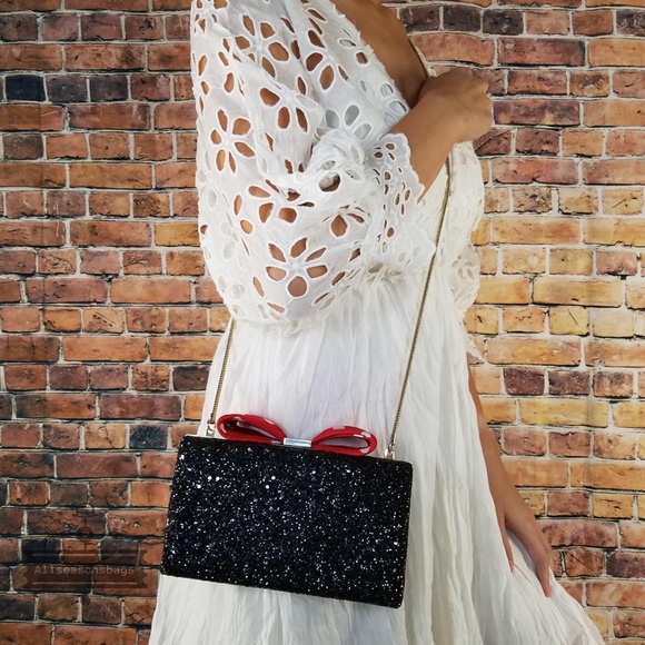 kate spade Handbags - Kate spade Disney Minnie Mouse clasp crossbody bag